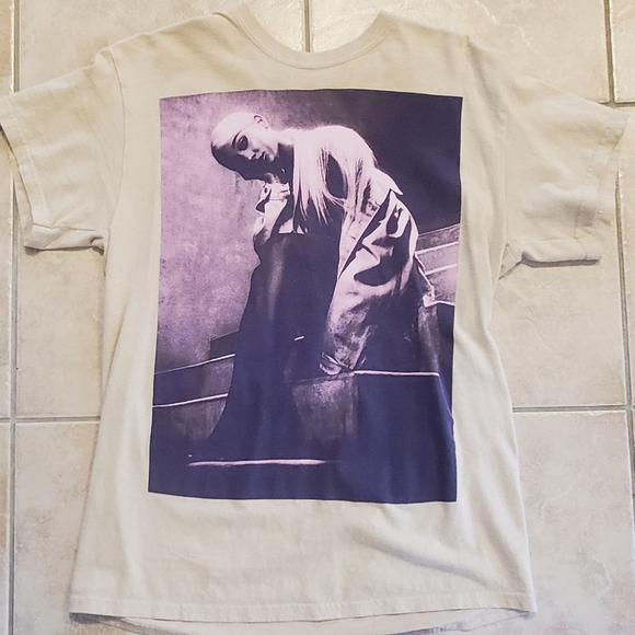Ariana grande-sweetener world tour tan t-shirt - Picture 1 of 3